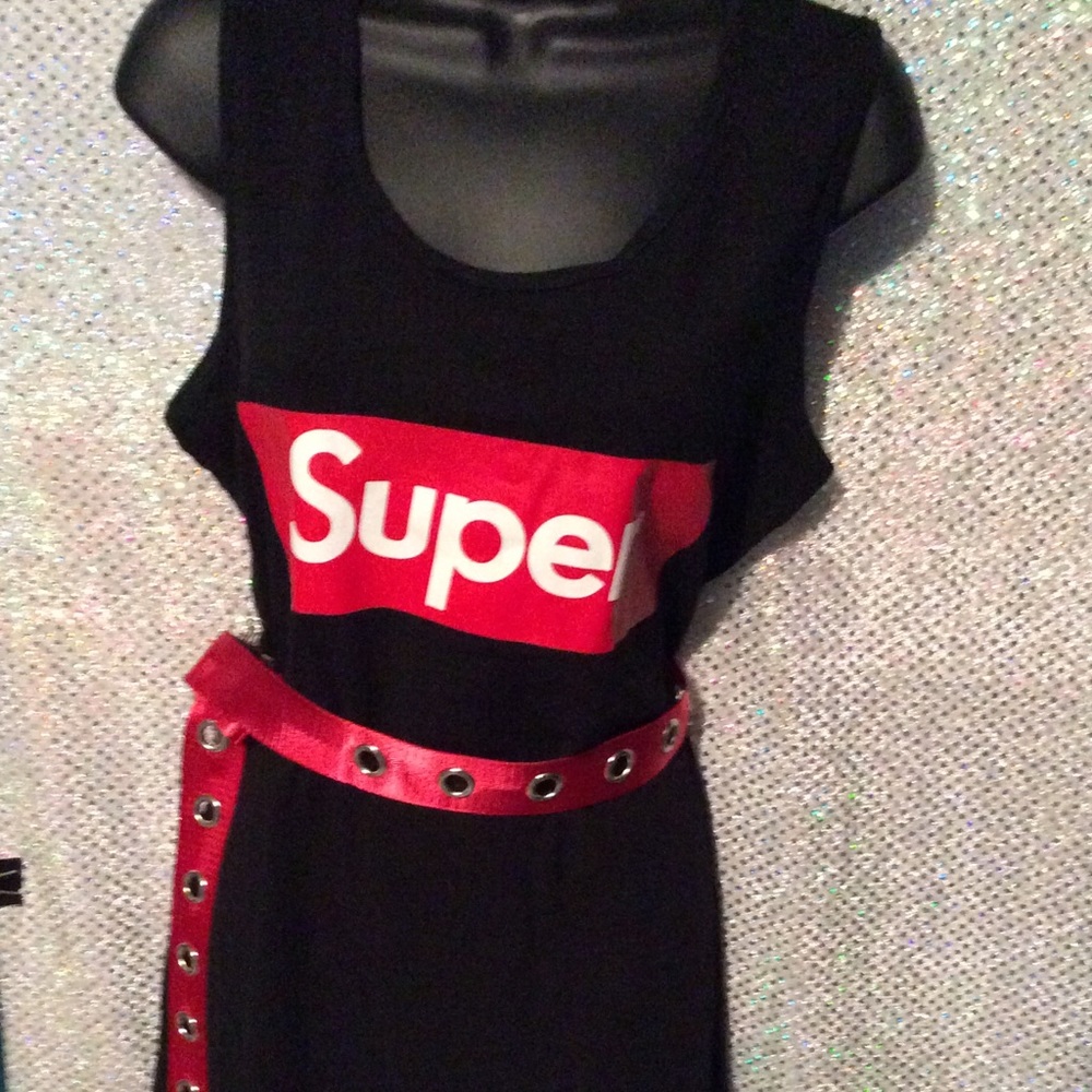 Super sleeveless dress